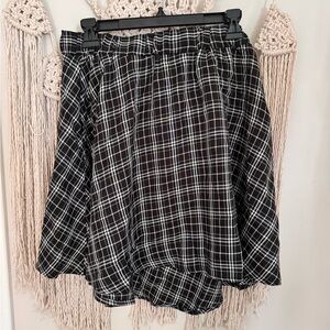 Black plaid skirt 🖤